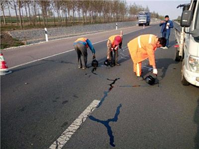 道路灌缝胶使用上需要注意什么事项？
