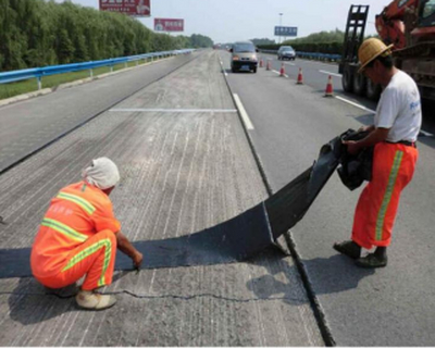 为什么城市道路维护都喜欢使用抗裂贴呢？